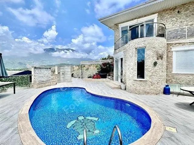 Alanya Kargıcakta Konforun Buluştuğu Müstakil Triplex 5+1 Villa