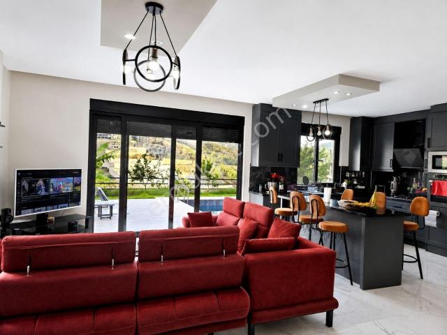 Alanya Kargıcak'ta Müstakil Bahçeli Sıfır Lüks Eşyalı 3+1 Villa