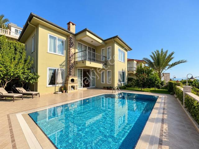 Alanya Kargıcakta Müstakil Havuzlu 3+1 Eşyalı Villa