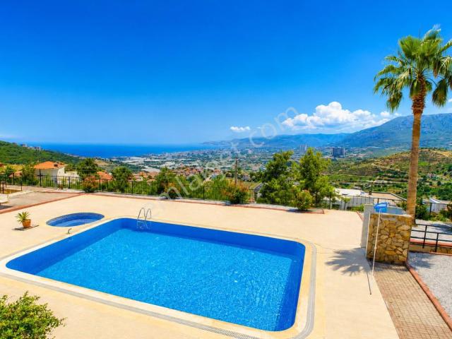 Alanya Kargıcakta Panoramik Deniz Manzaralı Şömineli 3+1 Villa