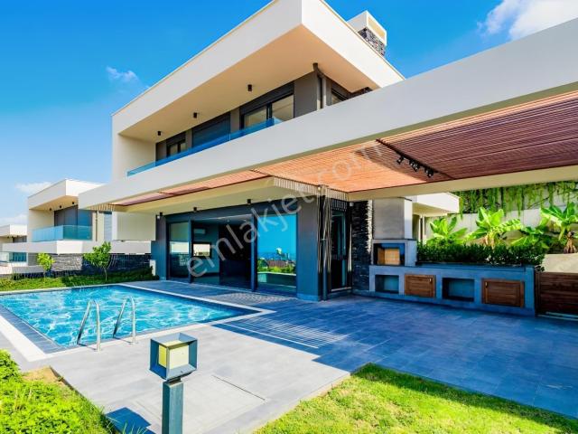 Alanya Kargıcak 3+1 360m2 Müstakil Otopark,havuz,bahçe Lüx Villa