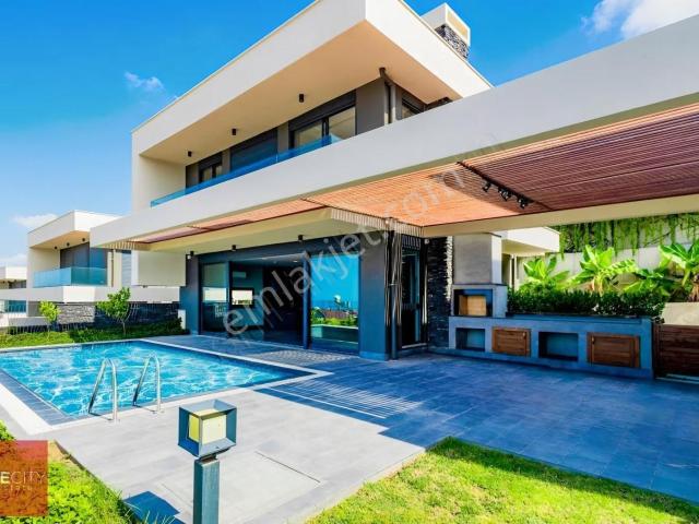 Alanya Kargıcak 3+1 360m2 Müstakil Otopark,havuz,bahçe Lüx Villa