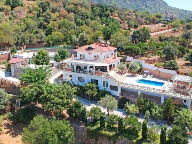 Alanya Yaylalı Mah.full Manzaralı Full Eşyalı Satılık 7+3 Villa