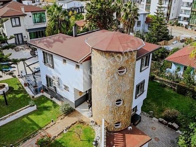 Alanya Kestel Mah. Havuzlu Site İçi Müstakil Tripleks Villa