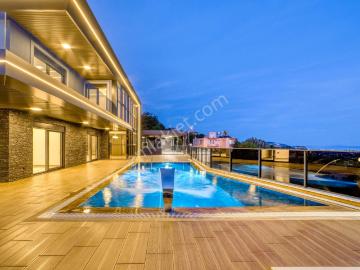 Alanya Kestel Yaylalı'da Ayrıcalıklı Konumda Full Deniz & Kale Manzaralı 4+1 Lüks Villa