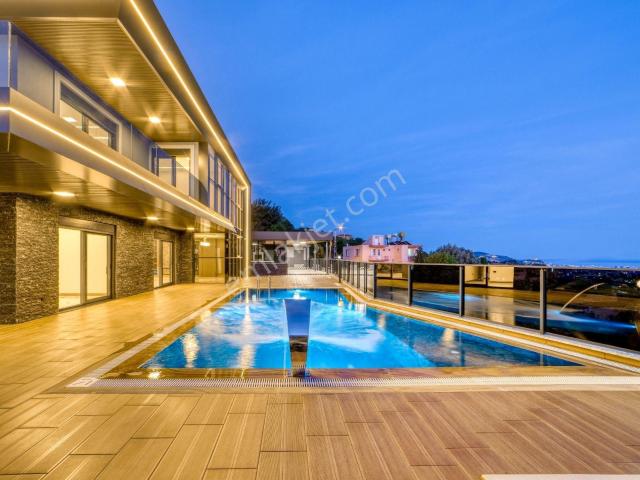 Alanya Kestel Yaylalı'da Ayrıcalıklı Konumda Full Deniz & Kale Manzaralı 4+1 Lüks Villa
