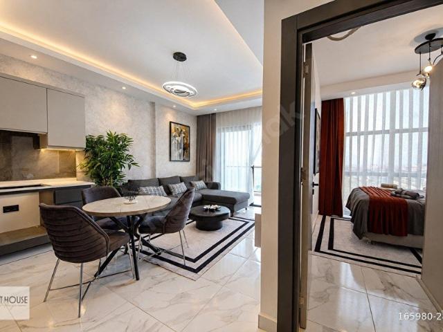 ALANYA KESTELDE DENİZ VE HAVUZ MANZARALI SIFIR EŞYALI 1+1 DAİRE