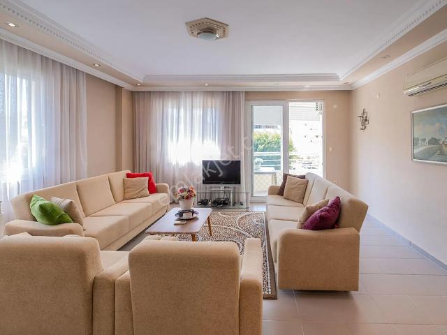 Alanya Kleopatra'da Denize 500 Metre 2+1 Eşyalı Daire