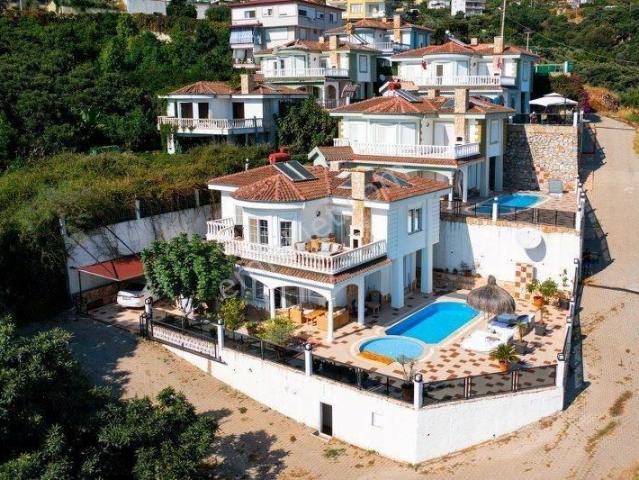 Alanya Hasbahçe Müstakil Havuzlu Lüks 4+1 Satılık Villa
