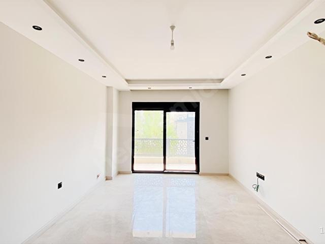 ALANYA ÇIPLAKLI'DA SIFIR BİNADA KİRALIK 1+1 GENİŞ DAİRE