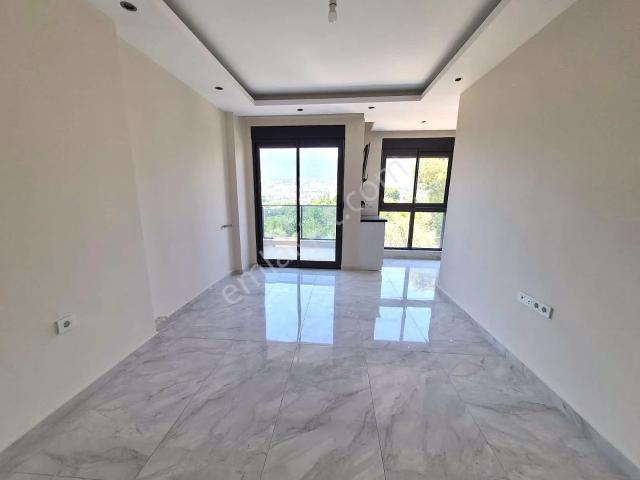 Alanya Oba Mahallesi'nde Hastaneye Yakın Kiralık Sıfır 1+1 Daire