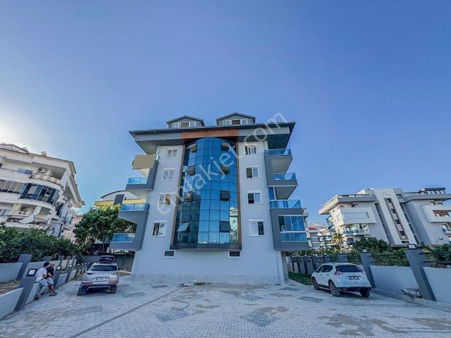 Alanya Oba Mahallesinde Satılık Ayrı Mutfak 6+1 Geniş Dubleks Daire