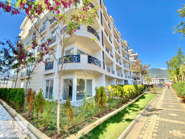 Alanya Oba Da Aktiviteli Site İçinde 1+1 Satılık Daire