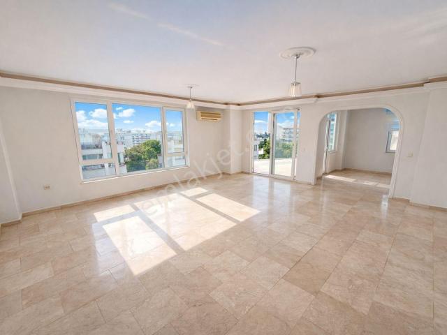 Alanya Oba Denize 300 Metre Satılık 4+1 Penthouse