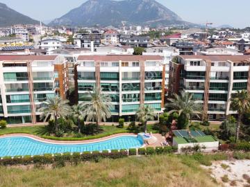 Alanya Oba'da Havuz Manzaralı Eşyalı 2+1 Satılık Daire