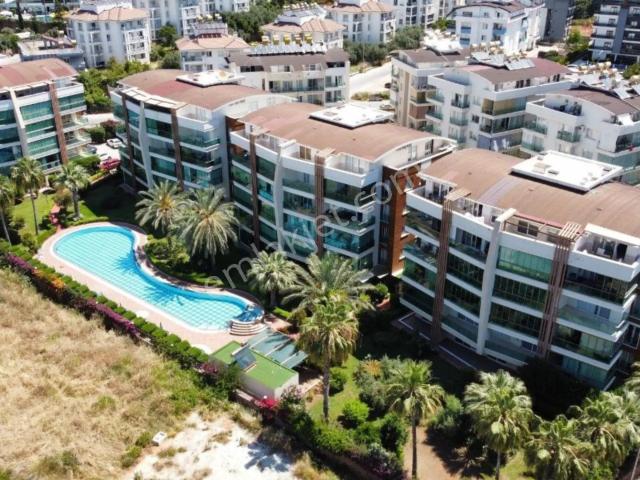 Alanya Oba'da Havuz Manzaralı Eşyalı 2+1 Satılık Daire