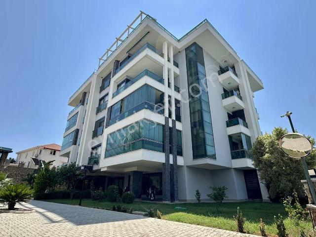 Alanya Oba'da Lüx Site İçerisinde Satılık Çok Geniş 3+1 Daire