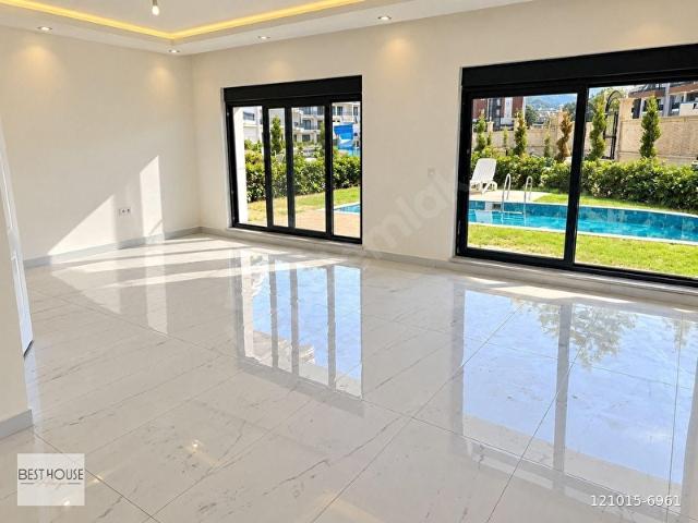 ALANYA OBADA VİLLA TADINDA 3+1 ÖZEL HAVUZLU SATILIK LÜKS RESİDENCE