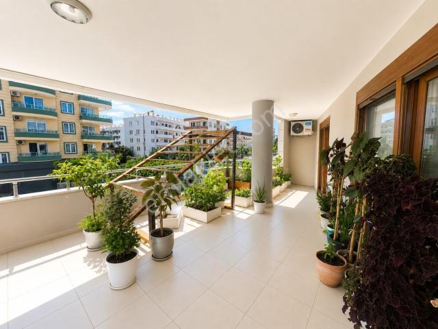 Alanya Mahmutlar 3+1 Ayrı Mutfak 220 M2 Eşyasız Denize 100m
