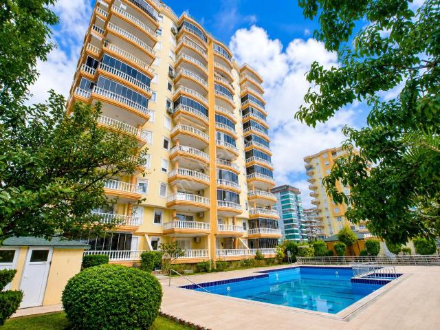 Alanya Mahmutlar'da 140 M², 3 Balkonlu Eşyalı 2+1 Daire