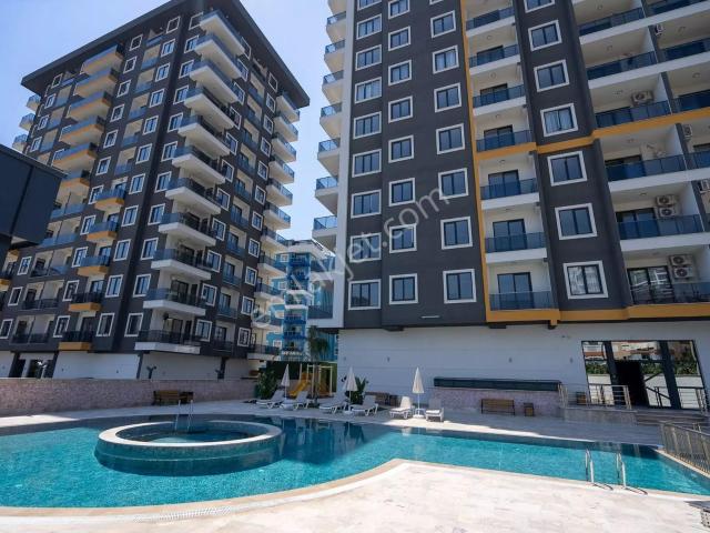 Alanya Mahmutlarda Havuz Manzaralı Lüks Kompleks 2+1 Satılık Daire