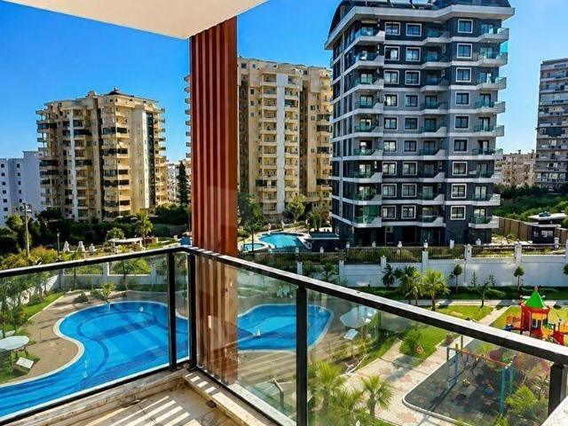 ALANYA MAHMUTLARDA HAVUZ MANZARALI LÜKS KOMPLEKS 1+1