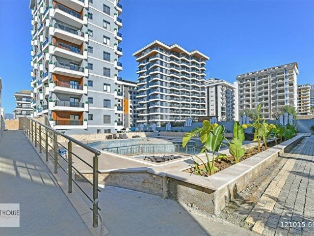 ALANYA MAHMUTLARDA LÜKS KOMPLEKSTE MERKEZİ KONUMDA SATILIK LÜKS 1+1