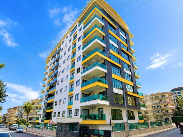 Alanya Merkezde 2+1 Geniş Daire Site İçinde Denize 800 M