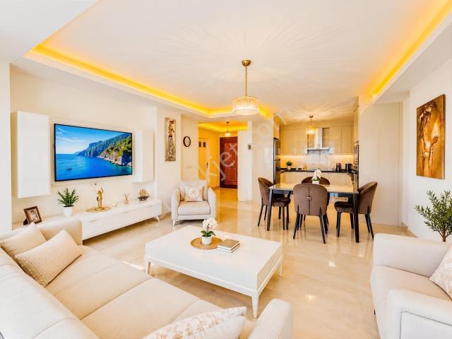 Alanya Merkezde Denize Sıfır Bölgede 2+1 Eşyalı Daire