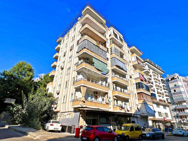 Alanya Merkezde Satılık 3+1 Ayrı Mutfak Asansörlü Geniş Daire