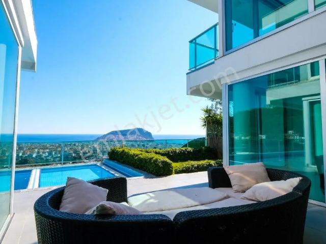 Alanya Merkeze Yakın 500m2 Müstakil Havuzlu 4+2 Villa