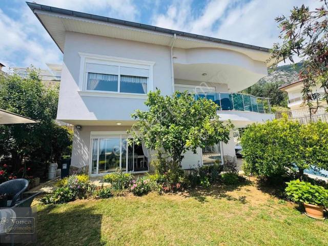 Alanya Müstakil Havzulu Müstakil Bahçeli Geniş Villa
