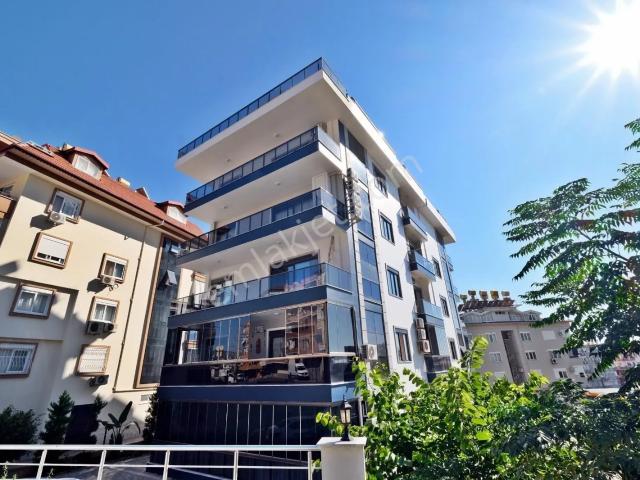 Alanya Saray Mahallesi Kerim Akış Apartmanı'nda 4+1 Dubleks Satılık Daire