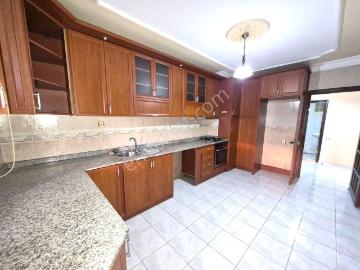 Alanya Saray Mahallesi'nde Kiralık Ayrı Mutfak 3+1 Geniş Daire