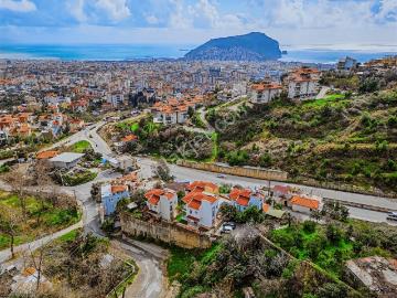 Alanya Sugözü Mahallesi 3+1 Tripleks Müstakil Villa Denizmanzara