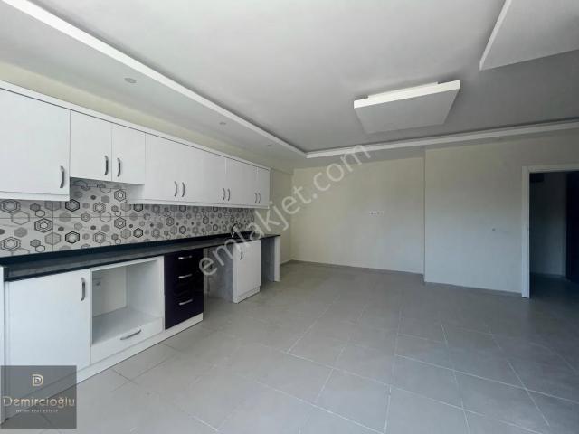 Alanya Sugözü Mahallesinde Site İçerisinde 3+1 Kiralık Boş Daire