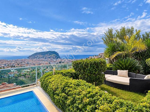 Alanya / Sugözü – Eşsiz Konfor Ve Manzara Sunan 4+1 Müstakil Villa