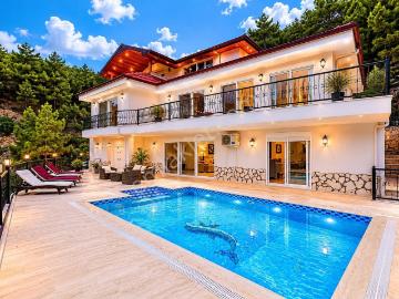 Alanya Çıplaklı 4+2 700m2 Eşyalı,havuz,otopark,önü Açık,doğa İçi