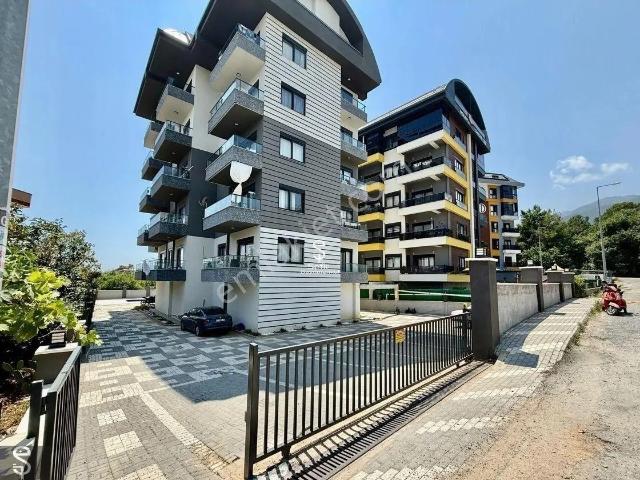 Alanya Çıplaklı'da Aktiviteli Geniş 1+1 Manzaralı Satılık Daire