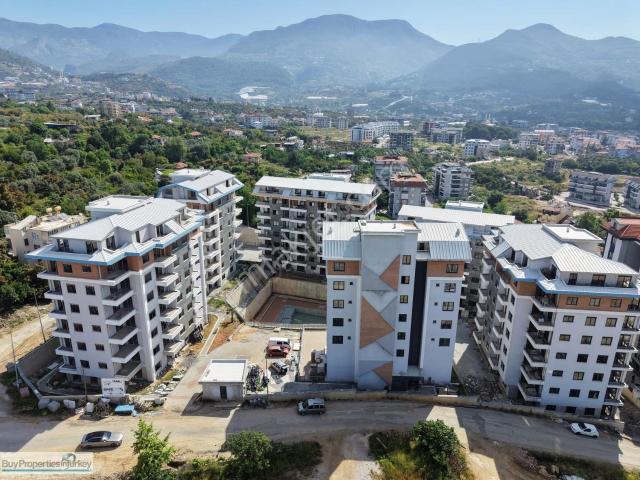 Alanya Çıplaklı'da Havuz Manzaralı 2+1 Satılık Daire