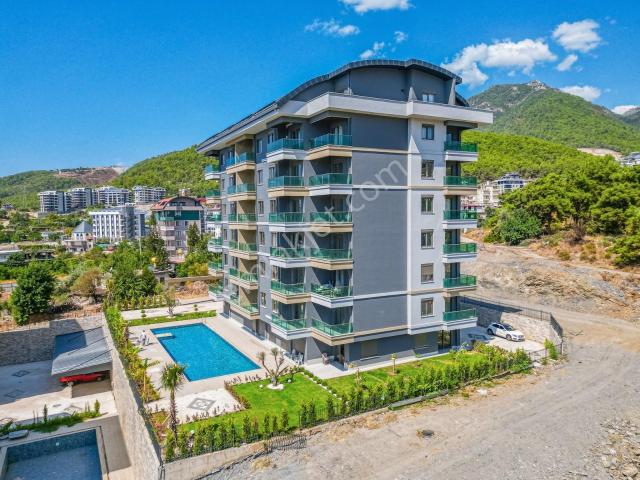Alanya Çıplaklıda Havuzlu Sitede 1+1 Daire