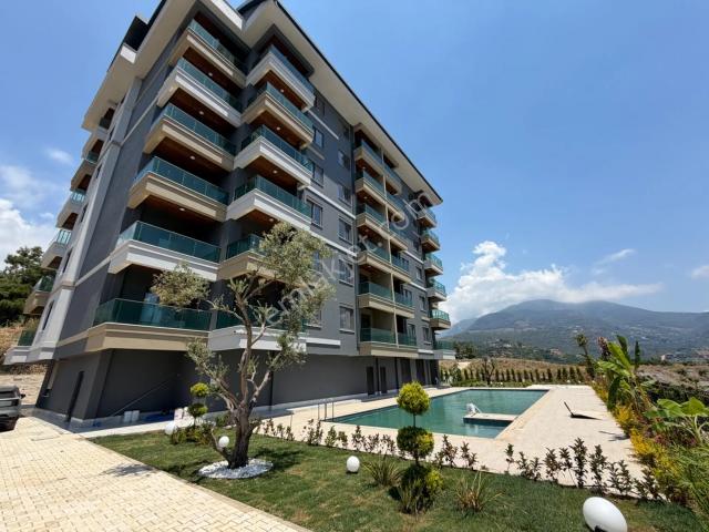 Alanya Çıplaklı'da Havuzlu Sitede Kiralık Sıfır 1+1 Daire