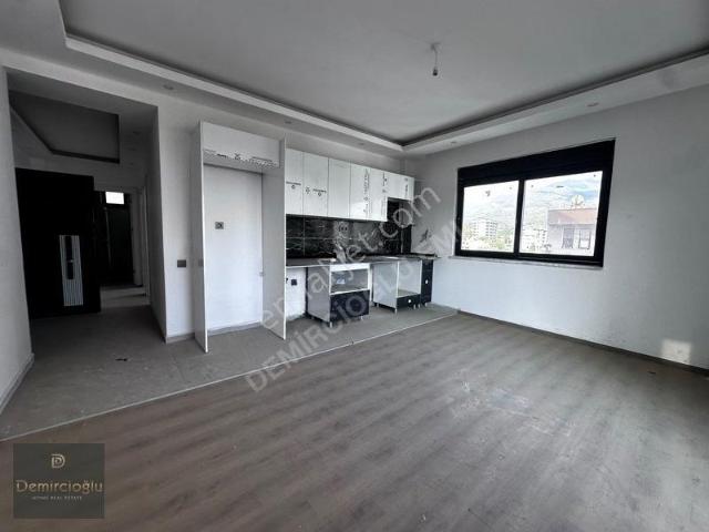 Alanya Çıplaklı'da Sıfır Site İçerisinde Kiralık 2+1 Daire