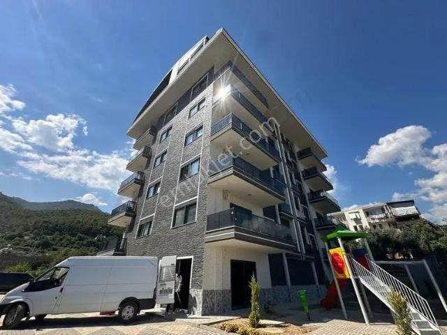 Alanya Çıplaklı Mahallesinde 2+1 Eşyasız Kiralık Daire