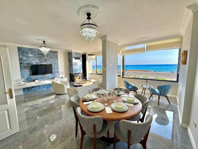 Alanya Tosmur'da Muhteşem Deniz & Kale Manzaralı Vatandaşlığa Uygun 3+1 Satılık Daire