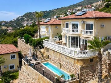 Alanya Tepe 4+1 350m2 3 Balkon,otopark,havuz,eşyalı,kale Manzara