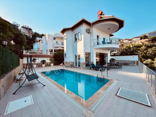 Alanya Tepe Vılla Kale,deniz Ve Doğa Manzaralı Eşyalı Havuzlu