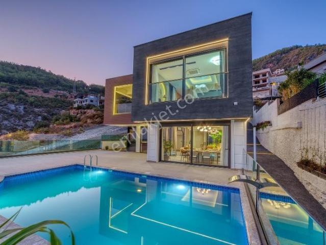Alanya Tepe Mah. Lüks Eşyalı Deniz Doğa Ve Kale Manzaralı Villa