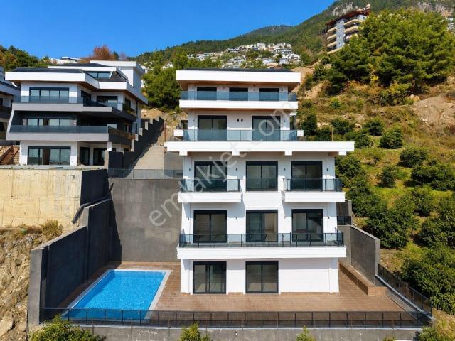 Alanya Tepe Mahallesınde Denız Manzaralı 4+1 Vılla