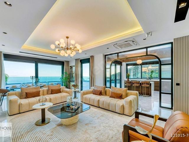 ALANYA TEPE MODERN MİMARİYE SAHİP 4+1 EŞSİZ MANZARALI ÖZEL VİLLA